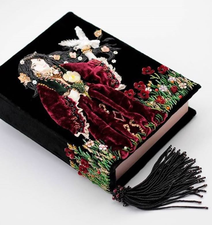 Книги для женщин в подарок: Какую книгу подарить женщине? | Подборка ...