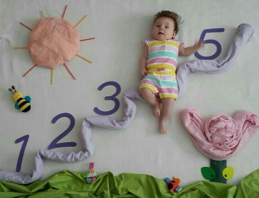 Фото деток по месяцам с цифрами идеи