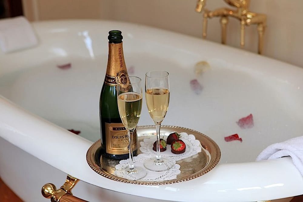 Шампанское в ванной