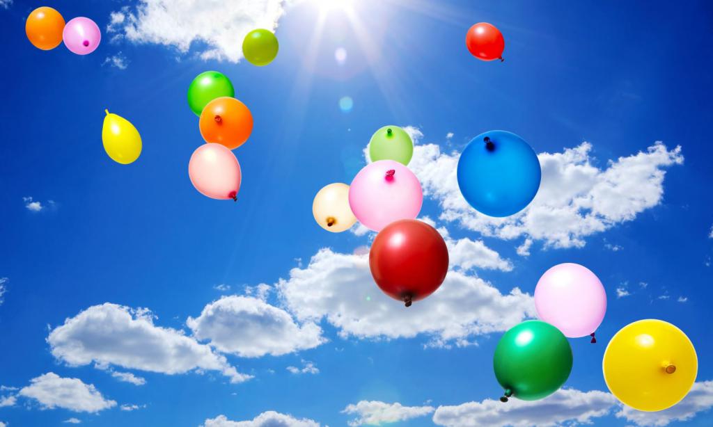 воздушные шары улетают в небо