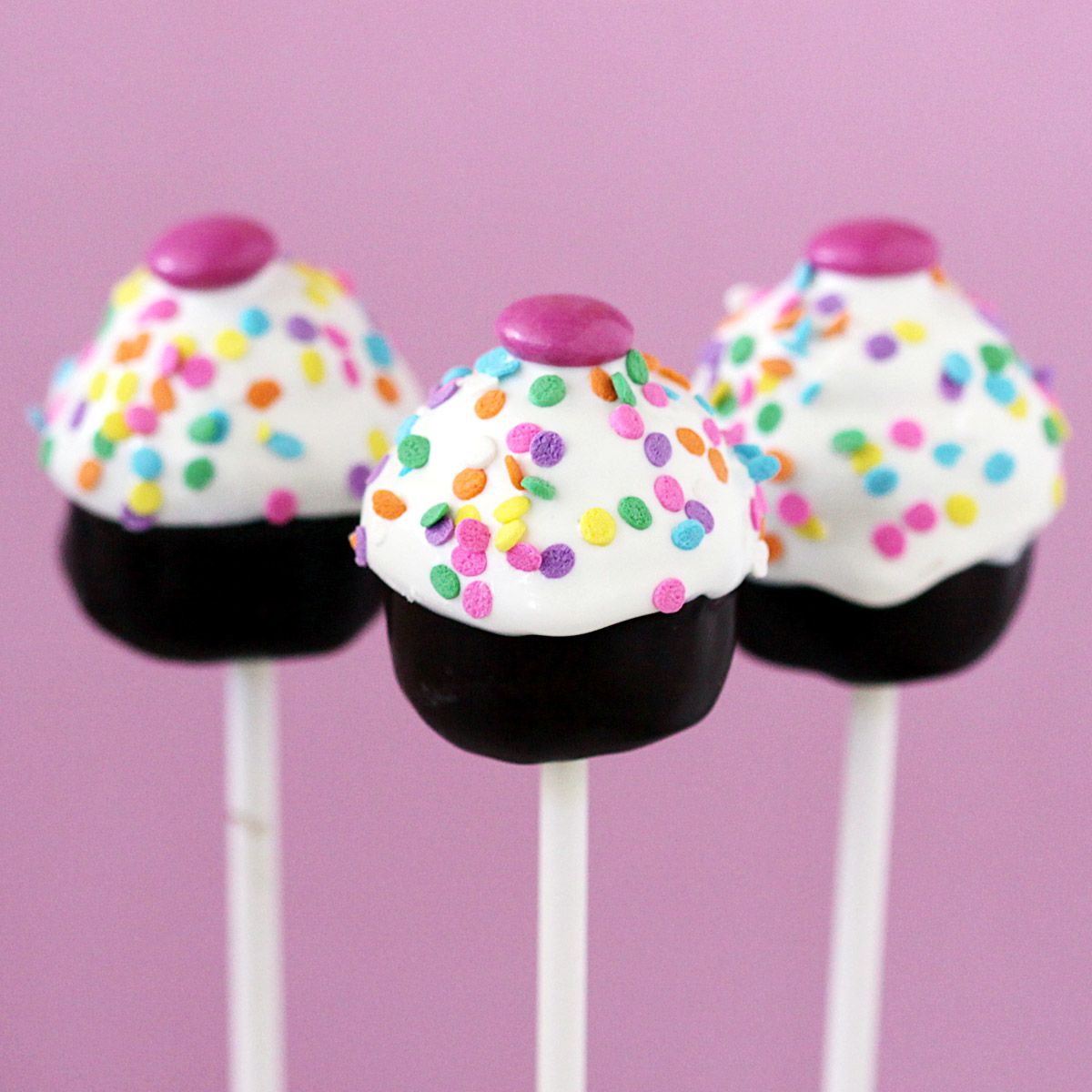 Кейк попсы дома. Энджи Дадли Cake Pops. Пирожное кейк Попс. Конфеты кейк Попс. Буше кейк Попс.