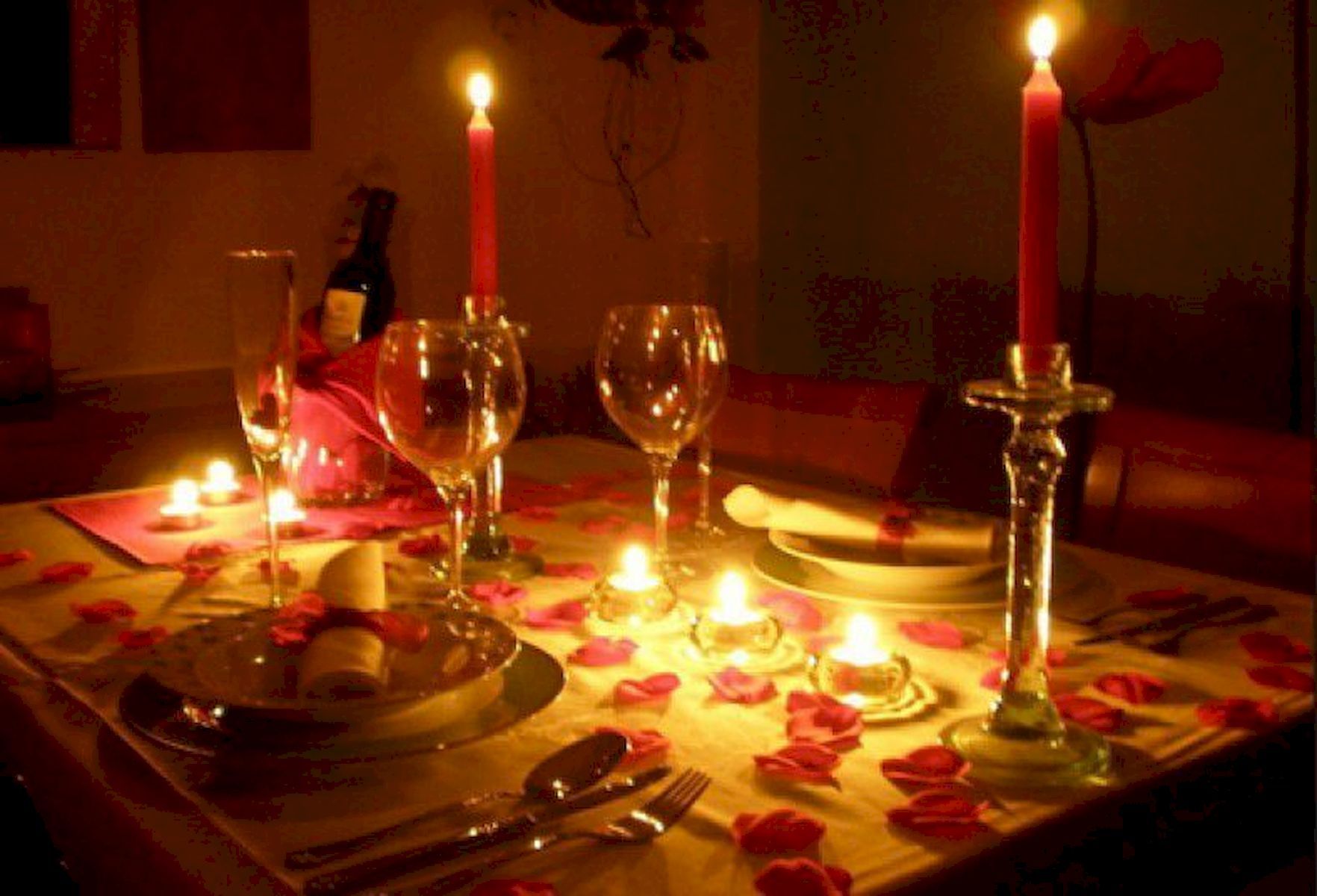 Стол для романтического ужина на двоих в домашних условиях