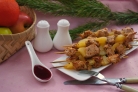 Индейка с ананасами на шпажках