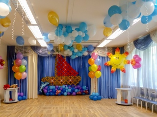 Из шаров оформление зала на выпускной в детском саду