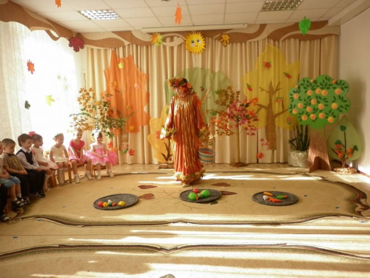 оформление музыкального зала детского сада к осеннему празднику