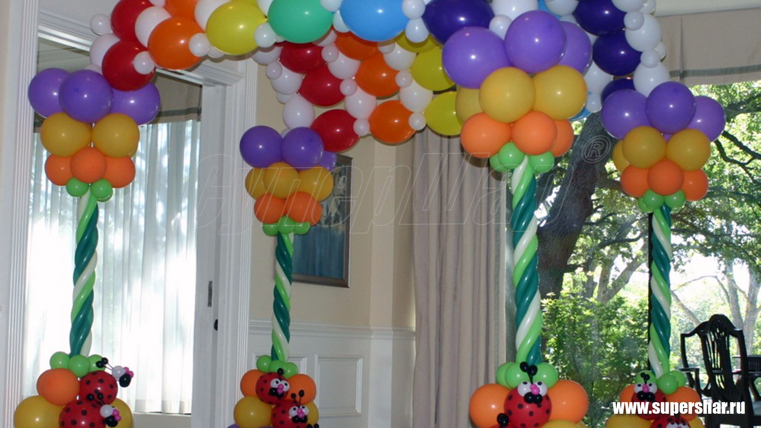 Оформление зала воздушными шарами. Украшение воздушными шарами. Украшение праздника воздушными шарами. Украшение шариками. Арка из воздушных шаров.