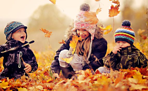 детская фотосессия осенью в листве